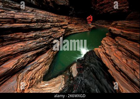 Célèbre piscine Kermites dans la gorge de Hancock, partie du parc national de Karijini. Banque D'Images