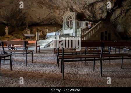 À l'intérieur de la grotte du Sanctuaire de St. Mary Magdalene, Var, France Banque D'Images