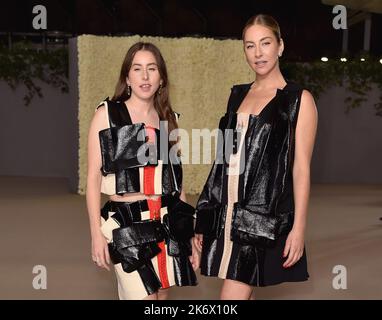 Louis Vuitton Balances Robe portée par Alana Haim sur le tapis rouge des  Oscars 2022