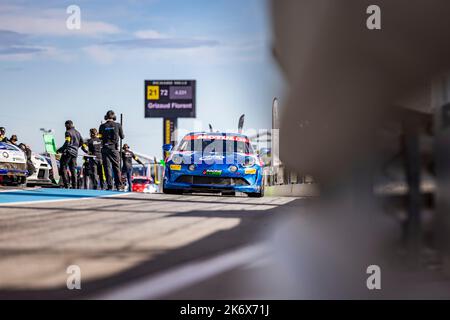 38 BELTOISE Vincent, LEMAITRE Yves, course de Mirage, Alpine A110 GT4, action pendant la ronde 6th du Championnat de France FFSA GT 2022, de 14 octobre à 16 sur le circuit Paul Ricard au Castellet, France - photo Marc de Mattia / DPPI Banque D'Images