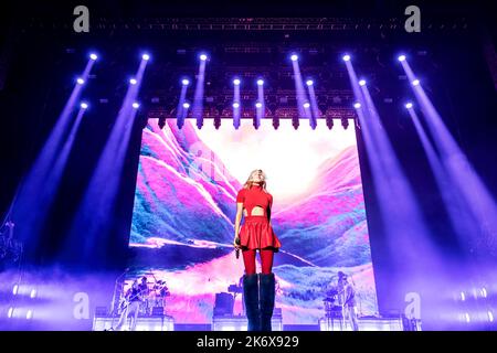 Oslo, Norvège. 14th, octobre 2022. La chanteuse, musicienne et auteure-compositrice suédoise Veronica Maggio interprète un concert à Oslo Spektrum à Oslo. (Crédit photo: Gonzales photo - Terje Dokken). Banque D'Images