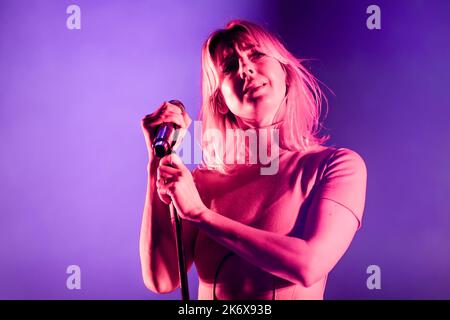 Oslo, Norvège. 14th, octobre 2022. La chanteuse, musicienne et auteure-compositrice suédoise Veronica Maggio interprète un concert à Oslo Spektrum à Oslo. (Crédit photo: Gonzales photo - Terje Dokken). Banque D'Images