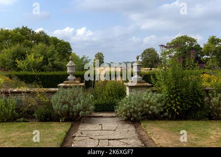 Jardin de style art et artisanat au Lytes Cary Manor House, Charlton Mackrell/ Somerton, Somerset, Angleterre, Royaume-Uni. Banque D'Images