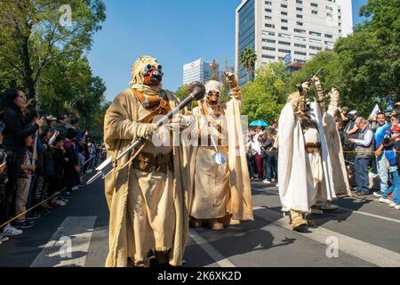 Des membres de l'empire galactique (501st Legion Mexican Garrison), ont visité l'avenue Paseo de la Reforma, où près de 30 mille fans de Star Wars se sont rassemblés Banque D'Images