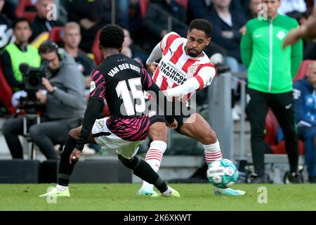 EINDHOVEN - (lr) Djevencio van der Kust du FC Utrecht, Philipp Mwene du PSV Eindhoven lors du match néerlandais Eredivisie entre le PSV Eindhoven et le FC Utrecht au stade Phillips sur 16 octobre 2022 à Eindhoven, pays-Bas. PNA JEROEN PUTMANS Banque D'Images