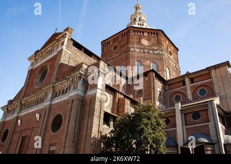 Pavie, Lombardie, Italie, Europe. Le Duomo di Pavia - Cathédrale de Santo Stefano et Santa Maria Assunta, la construction a commencé en 1488, consacrée en 1615. Architectes Giovanni Antonio Amedeo et Bramante. Banque D'Images