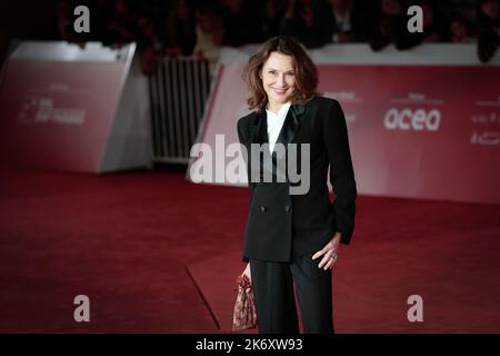 Rome, Italie - 13 octobre 2022: L'actrice italienne Valeria Cavalli assiste au tapis rouge du film 'il Colibrì' lors de l'ouverture du film de Rome Fest 2022. Banque D'Images