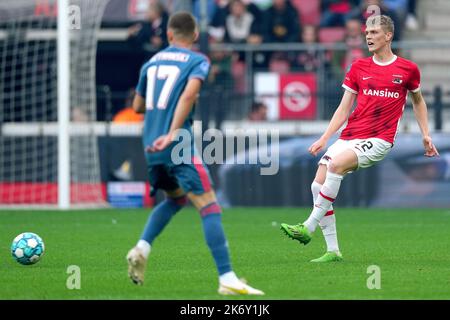 ALKMAAR - (lr) Sebastian Szymanski de Feyenoord, Maxim Dekker d'AZ Alkmaar pendant le match néerlandais entre AZ Alkmaar et Feyenoord au stade AFAS de 16 octobre 2022 à Alkmaar, aux pays-Bas. ANP | hauteur néerlandaise | ED VAN DE POL Banque D'Images