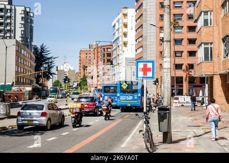 Bogota Colombie,Chapinero Avenida Carrera 7,véhicules de circulation voitures bus haute élévation immeubles bâtiments ville ville gratte-ciel, rue sce Banque D'Images