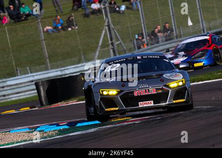 Donington Park, Royaume-Uni. 16th octobre 2022. Sennan Fielding pilotant l'Audi GT4 de Steller Motorsport pendant le championnat Intelligent Money British GT, Donington Park. 16 octobre 2022. Photo de Jurek Biegus. Utilisation éditoriale uniquement, licence requise pour une utilisation commerciale. Credit: Jurek Biegus/Alamy Live News Banque D'Images