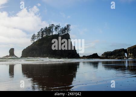 Célèbre plage de la Push de Twilight saga à Washington. Vue sur la côte avec rochers sur la plage de la Push Banque D'Images