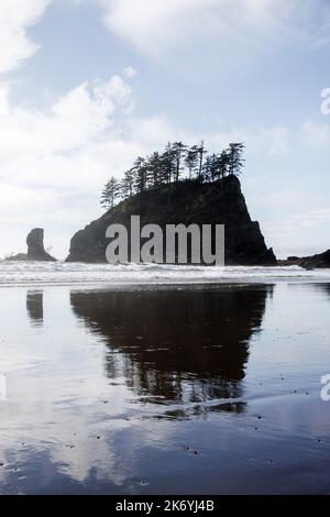 Célèbre plage de la Push de Twilight saga à Washington. Vue sur la côte avec rochers sur la plage de la Push Banque D'Images