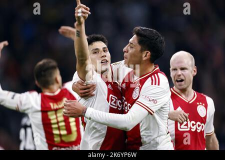 AMSTERDAM - (lr) Jorge Sanchez d'Ajax, Edson Alvarez ou Ajax célèbrent le 1-0 lors du match hollandais entre Ajax Amsterdam et Excelsior à l'arène Johan Cruijff sur 16 octobre 2022 à Amsterdam, pays-Bas. ANP MAURICE VAN STEEN Banque D'Images