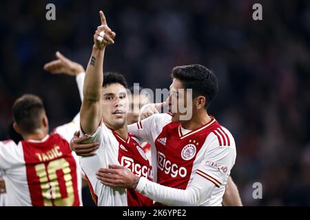 AMSTERDAM - (lr) Jorge Sanchez d'Ajax, Edson Alvarez ou Ajax célèbrent le 1-0 lors du match hollandais entre Ajax Amsterdam et Excelsior à l'arène Johan Cruijff sur 16 octobre 2022 à Amsterdam, pays-Bas. ANP MAURICE VAN STEEN Banque D'Images