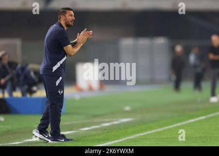 Vérone, Italie. 16th octobre 2022. Salvatore Bocchetti l'entraîneur-chef de Hellas Verona réagit au cours de la série Un match au Stadio Marcantonio Bentegodi, Vérone. Crédit photo à lire: Jonathan Moscrop/Sportimage crédit: Sportimage/Alay Live News Banque D'Images