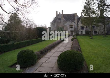 Avebury, Wiltshire (Royaume-Uni) : entrée au manoir d'Avebury, site classé au patrimoine mondial de l'Avebury Banque D'Images