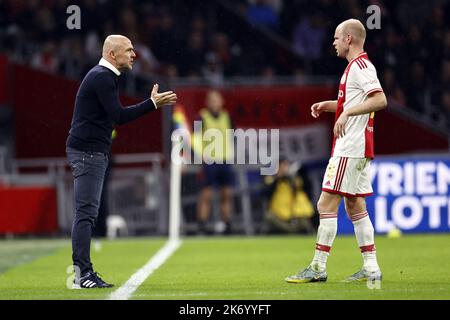 AMSTERDAM - (lr) l'entraîneur d'Ajax Alfred Schreuder, Davy Klaassen ou Ajax lors du match néerlandais Eredivisie entre Ajax Amsterdam et Excelsior à l'arène Johan Cruijff sur 16 octobre 2022 à Amsterdam, pays-Bas. ANP MAURICE VAN STEEN Banque D'Images