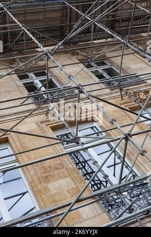 Échafaudage dans un manoir français classique Banque D'Images