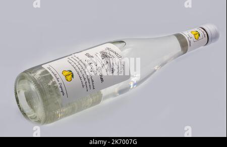 Kiev, Ukraine - 4 décembre 2021: Williams Birnen Pear Austrian Schnaps. Le schnaps est un type de boisson alcoolisée qui peut prendre plusieurs formes, l'includine Banque D'Images