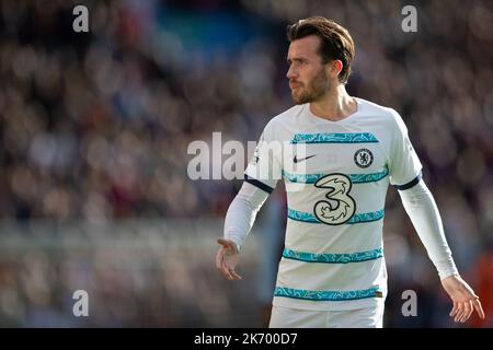 Birmingham, Royaume-Uni. 16th octobre 2022. Birmingham, Royaume-Uni. 16th octobre 2022. Ben Chilwell #21 de Chelsea regarde pendant le match de Premier League Aston Villa vs Chelsea à Villa Park, Birmingham, Royaume-Uni, 16th octobre 2022 (photo de Phil Bryan/News Images) Credit: News Images LTD/Alay Live News Banque D'Images