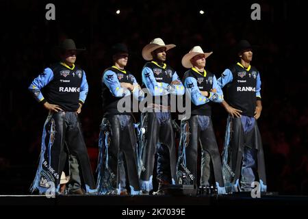 Glendale, Arizona, États-Unis. 15th octobre 2022. GLENDALE, AZ - 15 OCTOBRE : les cow-boys de Caroline sont présentés à la foule pendant les journées de Rider de la crête de PBR à l'arène de diamant du désert sur 15 octobre 2022 à Glendale, AZ, États-Unis. (Credit image: © Alejandro Salazar/PX Imagens via ZUMA Press Wire) Banque D'Images