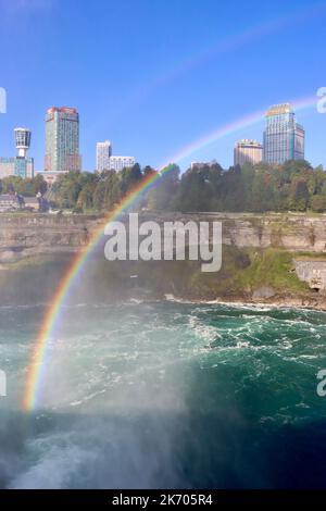 Arc-en-ciel au-dessus de la gorge du Niagara vu du côté américain des chutes Banque D'Images