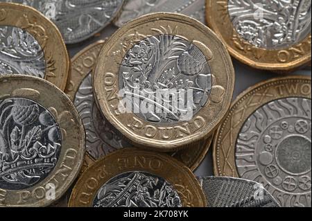 Gros plan d'une pièce de monnaie britannique de £1. Concept de richesse et d'argent Banque D'Images