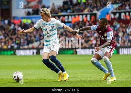 Birmingham, Royaume-Uni. 16th octobre 2022. Birmingham, Royaume-Uni. 16th octobre 2022. Conor Gallagher #23 de Chelsea en possession pendant le match de Premier League Aston Villa vs Chelsea à Villa Park, Birmingham, Royaume-Uni, 16th octobre 2022 (photo de Phil Bryan/News Images) crédit: News Images LTD/Alay Live News Banque D'Images