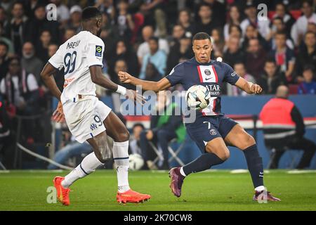 Paris, France, France. 16th octobre 2022. Kylian MBAPPE du PSG lors du match de la Ligue 1 entre Paris Saint-Germain (PSG) et l'Olympique de Marseille (OM) au stade du Parc des Princes sur 16 octobre 2022 à Paris, France. (Credit image: © Matthieu Mirville/ZUMA Press Wire) Credit: ZUMA Press, Inc./Alamy Live News Banque D'Images