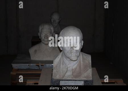 Bustes de Lénine et de Staline Parc Memento un musée en plein air dédié aux statues monumentales de la période communiste hongroise, Budapest, Hongrie Banque D'Images
