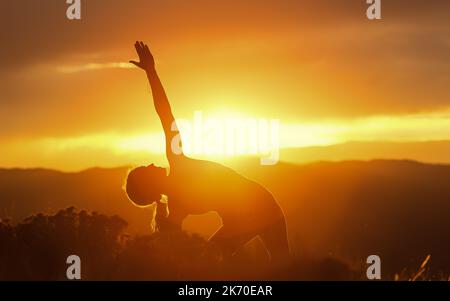 Carbondale Colorado Yoga pose au coucher du soleil - 4 Banque D'Images