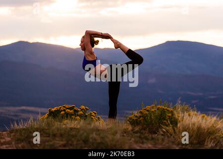 Carbondale Colorado Yoga pose dans la nature Banque D'Images