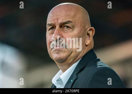Mezokovesd, Hongrie – 16 octobre 2022. L'entraîneur de Ferencvaros Stanislav Cherchesov pendant la Banque hongroise OTP Liga Gamemeek 11 Match Mezokovesd vs Ferencva Banque D'Images