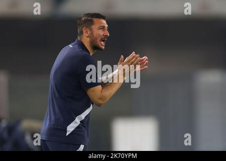 Vérone, Italie. 16th octobre 2022. Salvatore Bocchetti l'entraîneur-chef de Hellas Verona réagit au cours de la série Un match au Stadio Marcantonio Bentegodi, Vérone. Crédit photo à lire: Jonathan Moscrop/Sportimage crédit: Sportimage/Alay Live News Banque D'Images