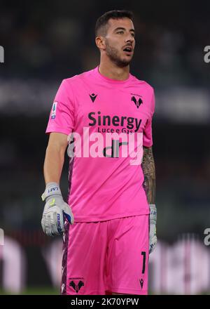 Vérone, Italie. 16th octobre 2022. Lorenzo Montipo de Hellas Verona réagit au cours de la série Un match au Stadio Marcantonio Bentegodi, Vérone. Crédit photo à lire: Jonathan Moscrop/Sportimage crédit: Sportimage/Alay Live News Banque D'Images