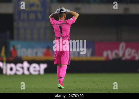 Vérone, Italie. 16th octobre 2022. Lorenzo Montipo de Hellas Verona réagit au cours de la série Un match au Stadio Marcantonio Bentegodi, Vérone. Crédit photo à lire: Jonathan Moscrop/Sportimage crédit: Sportimage/Alay Live News Banque D'Images