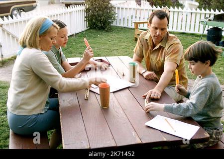 GAIL O'GRADY, SARAH RAMOS, TOM VERICA, ETHAN DAMPF, AMERICAN DREAMS, 2002 Banque D'Images