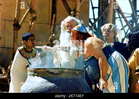 JAMEL DEBBOUZE, CLAUDE RICH, Gérard Depardieu, CHRISTIAN CLAVIER, Astérix et Obélix : Mission Cléopâtre, 2002 Banque D'Images