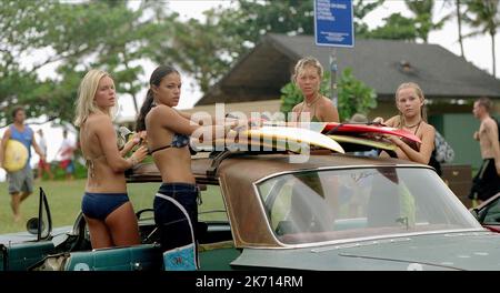 KATE BOSWORTH, Michelle Rodriguez, SANOE LAKE, MIKA BOOREM, BLUE CRUSH, 2002 Banque D'Images