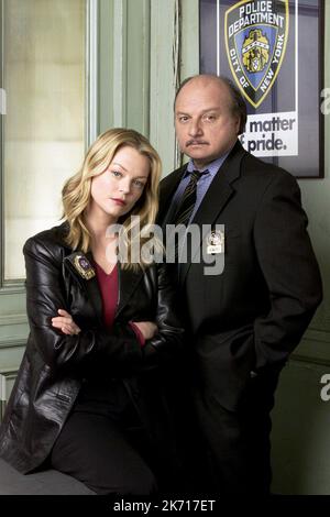 CHARLOTTE ROSS, DENNIS FRANZ, NYPD Blue : Saison 10, 2002 Banque D'Images