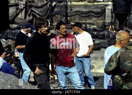 CHRISTIAN BALE, ROB BOWMAN, RÈGNE DU FEU, 2002 Banque D'Images