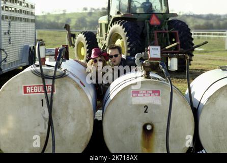 ELIZABETH HURLEY, Matthew Perry, SERVING SARA, 2002 Banque D'Images