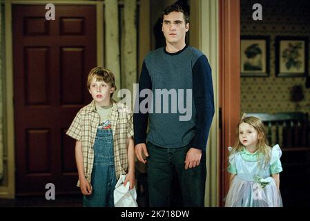 RORY CULKIN, Joaquin Phoenix, ABIGAIL BRESLIN, signes, 2002 Banque D'Images