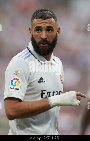 Madrid, Espagne. 16th octobre 2022. Karim Benzema du Real Madrid réagit lors d'un match de football de la Liga entre le Real Madrid et le FC Barcelone au stade Santiago Bernabeu, Madrid, Espagne, le 16 octobre 2022. Credit: Meng Dingbo/Xinhua/Alay Live News Banque D'Images