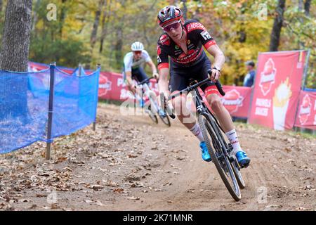 Belge Michael Vanthourenhout photographié en action lors de la deuxième étape (2/14) de la coupe du monde UCI Cyclocross compétition à Fayetteville, Arkansas, États-Unis, dimanche 16 octobre 2022. BELGA PHOTO BILL SCHIEKEN Banque D'Images