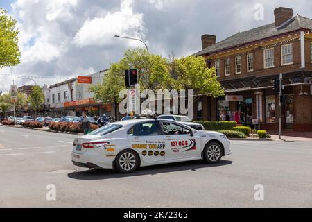 Voiture de taxi australienne dans le centre-ville d'Orange, Nouvelle-Galles du Sud, Australie Banque D'Images