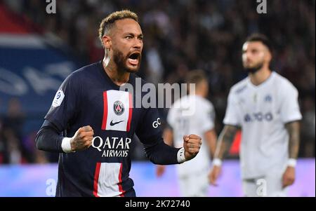 Paris, France. 16th octobre 2022. Joy PSG's Naymar Jr (PSG) - ) pendant la Ligue 1 Uber Eats Match Paris Saint-Germain v Olympique de Marseille au Parc des Princes Stadium sur 16 octobre 2022 à Paris, France. Photo de Christian Liewig/ABACAPRESS.COM crédit: Abaca Press/Alay Live News Banque D'Images