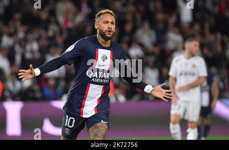 Paris, France. 16th octobre 2022. Joy PSG's Naymar Jr (PSG) - ) pendant la Ligue 1 Uber Eats Match Paris Saint-Germain v Olympique de Marseille au Parc des Princes Stadium sur 16 octobre 2022 à Paris, France. Photo de Christian Liewig/ABACAPRESS.COM crédit: Abaca Press/Alay Live News Banque D'Images