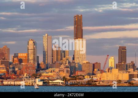 Vue sur Brooklyn depuis le port de New York, États-Unis Banque D'Images