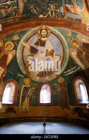 Novalesa, Italie - 29 août 2021: L'abbaye de Novalesa dans le Piémont, Italie, célèbre monastère médiéval benedectine dans les Alpes italiennes. Détails du Banque D'Images